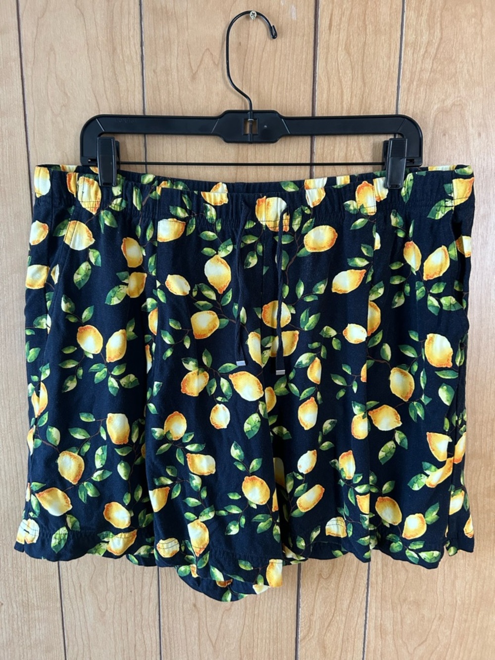 J. Jill Black Lemon-Print Pull On Shorts with Pockets